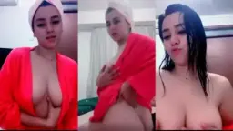 Rosalinda Habis Mandi, Handuk Terlepas, Payudara Montoknya Menggoda