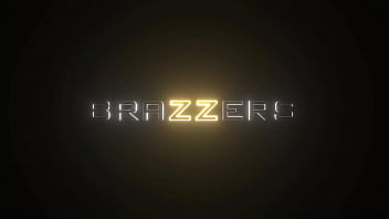 Minyak Mengalir Di Tubuh Christina Savoy, Nikmati Adegan Panasnya Di Brazzers