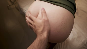 Ibu Tiriku Menyerahkan Tubuhnya Padaku Di Liburan Yang Dibayari Ayah Tiriku.