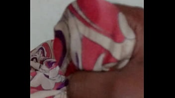 Tetangga India Dalam Sari Basah