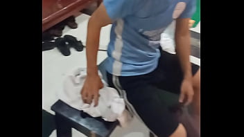 Cowok Tiongkok Telanjang Di Klub Olahraga Phnom Penh