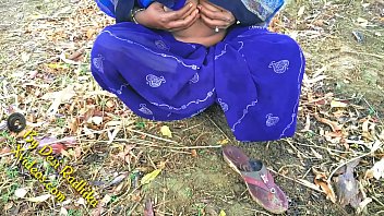 Gadis Desa India Dengan Bulu Kemaluan Alami Beraksi Mesra Di Alam Terbuka