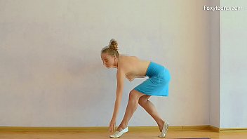 Gerakan Super Panas Mostik, Si Pesenam Seksi Yang Bikin Panas