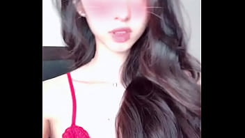 Gadis Asia Yang Menggoda Dengan Lembutnya Kulit Dan Tatapan Penuh Nafsu