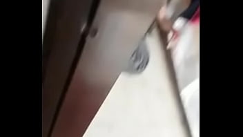 Pembantu Desi Menggoda Dengan Membuka Pakaiannya