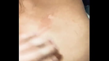 فيديو فضيحة ولاء العاهرة تتناك من منتج شهير وهي ترتدي عباية وتتعرض للتقفيش على صدرها الممتلئ، جسدها مثير للشهوة