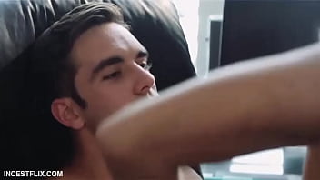 Kebangkitan Nafsu Brenda James: Ibu Dan Anak Dalam Adegan Panas Yang Tersubtitle