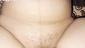 Wanita India Panas Menggoyang Erotis Dengan Desakan Yang Menggoda