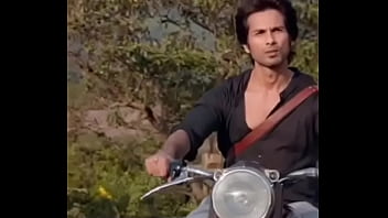 Desi Berciuman Panas Penuh Gairah