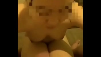 Mengerang Di Ranjang, Memek Ketat Digoyang Kontol Besar Hingga Jilbab Terlepas