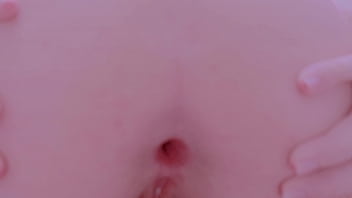 Kakak Tiri Merebut Handuk Adik Tirinya Dan Menghardik Pantatnya Dengan Kasar