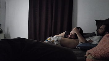 Tia Safada Planejou Tudo Para Esfregar A Buceta No Sobrinho No Sofá