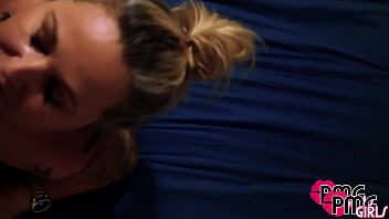 Ibu Berbokong Besar Davina Raines Menangkap Anak Tiri Sedang Memuaskan Diri