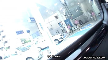 Sarina Tsubaki, Gadis Jepang Berambut Cokelat, Mengangkang Di Dalam Mobil Dan Memuaskan Diri Dengan Mainan Tanpa Sensor.