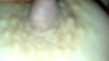 Menggoda Payudara Gadis Tionghoa Saat Bercinta