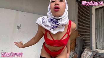 Nyonya Arab Muslim Yang Memerintah Dengan Air Liur Panas