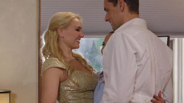 Malam Panas Dua Wanita: Adegan Ranjang Julia Robbie Dan Liv Revamped