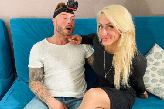 Sandy Bergincang Liar, Tato Dan Tubuhnya Dihajar Ganas!