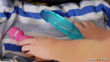 Gadis Housemate Ngentot Berisik Dihajar Dua Kontol