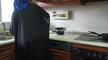 Istri Arab Dikencingi Dan Dihamili Oleh Pemuda Jerman