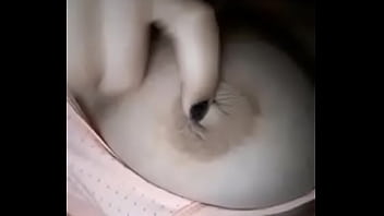 Gadis Desi Memamerkan Payudara Panasnya