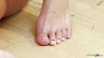 Kakak Tiri Geser Celana Dalam Dan Ngentot Adik Tirinya