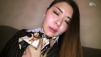 Ibu Kota Yang Bergairah: Kisah Hangat Pramugari Di Balik Seragam