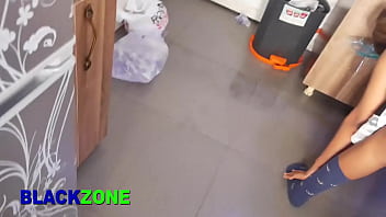 Ibu Tiri Berkeringat Di Dapur