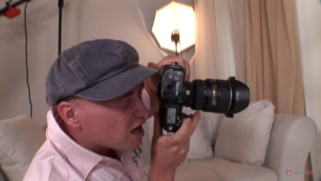 Dunia Mesum – Jess, Memek Merah Muda Di Pantat Fotografer, Ngentot Bintang Porno Genit Memek Merah Muda & Genia Di Lokasi Syuting Gp1921