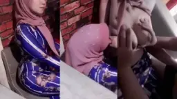 Jilbab Hot Menggoda, Melayani Nafsu Bos Dengan Mulut Penuh Kenikmatan