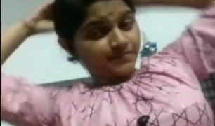 Mallu Bibi Menggoda Dengan Foto Selfie Yang Menggairahkan