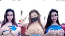 Manda Bergaya Seksi Dengan Tanktop Ketat