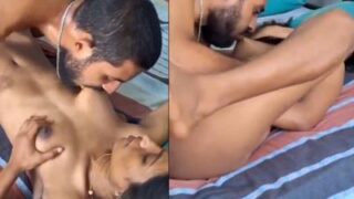 Pacar Mesum Menggigit Payudara Kekasih Dan Nikmati Seks Anal Desi Yang Menggairahkan