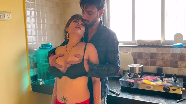 Savita Bhabhi 2024: Zoya Rathore Dalam Adegan Panas Tanpa Sensor