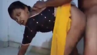 Tuan Rumah Menggila-gilakan Pembantunya Dari Belakang Dengan Gaya Anjing