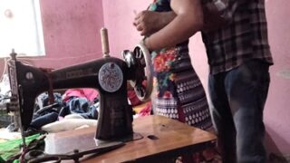 Tukang Bengkel Nakal Menggila-gilai Bhabhi Montok Di Bengkelnya