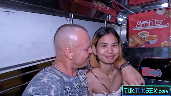 Gadis Thailand Mungil Dijemput Pakai Tuk Tuk Di Pattaya Untuk Aksi Panas