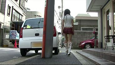 Tiga Badan Bergeliat: Jepang Kurus Dihajar Dua Lelaki