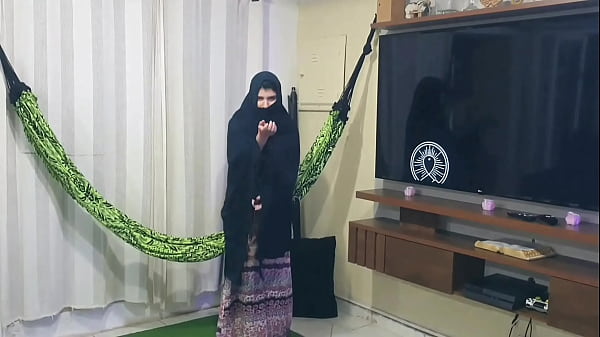 Arab Putih Dengan Memerah Mulus, Pijat Erotis Bergaya Desi