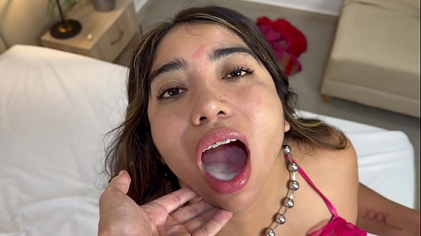 Tetona Mexicana Verito Aguas Recibe Una Polla Enorme En Cuatro, Su Coño Rosado Y Estrecho Es Follado Duro En Un Casting Caliente