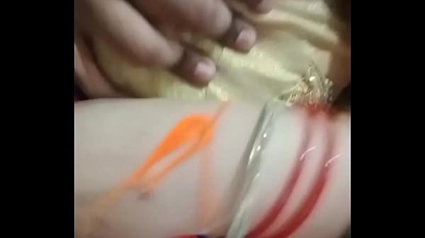 Istriku Yang Seksi Merancang Gaya India