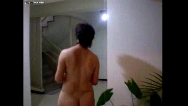 Pantat Dewasa Tionghoa Yang Basah Menyirami Tanaman