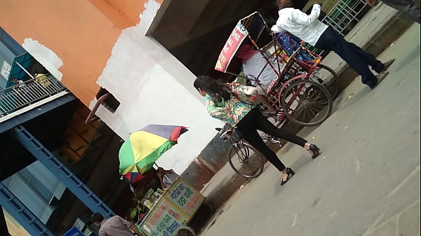 Gadis Desi Yang Menggoda