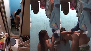 Gara-gara Lupa Kunci Pintu Saat Mandi, Badan Basah Jadi Lebih Menggoda