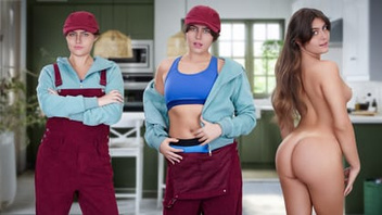 Selina Sembunyikan Apa Di Balik Baju Longgarnya Yang Selalu Basah?