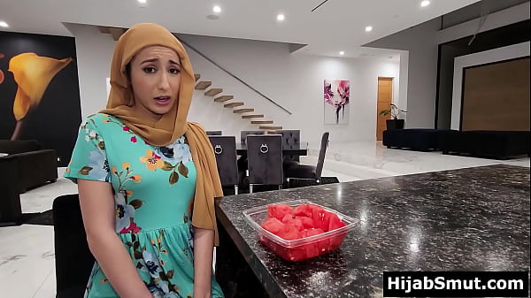 Gadis Muslimah Pemalu Yang Menggoda Teman Amerika Dengan Rayuan Intim