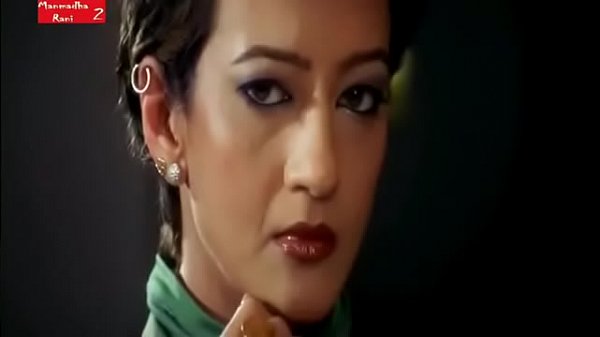 Gadis India Yang Menggoda Dengan Sari Transparan Dan Pinggul Bergoyang