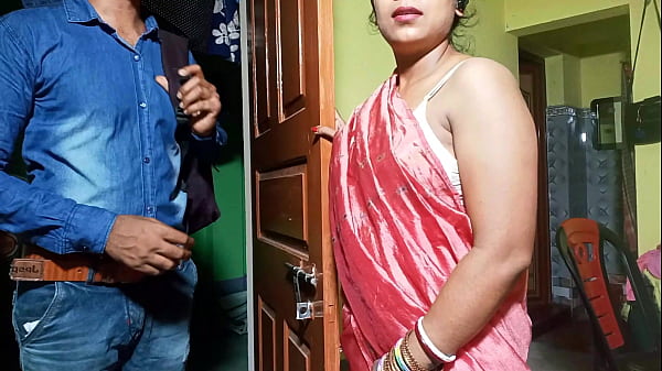 ब्रा बेचने वाला सेल्समैन भाभी को फुसलाकर जबरदस्त चुदाई करता है, हिंदी आवाज़ में गर्मागर्म इंडियन पोर्न