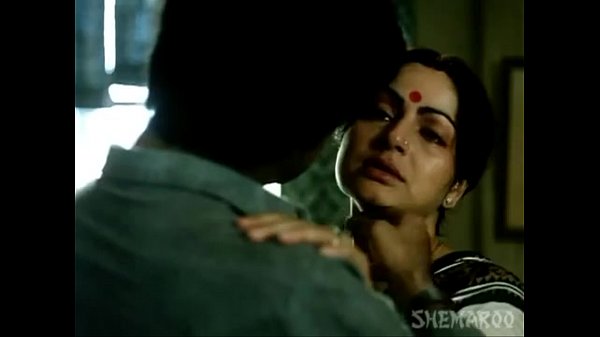 Adegan Mesra Rakhee Yang Menggoda – Paroma – Film Hindi Klasik (360p)