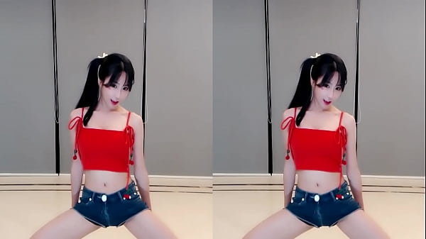 Cô Nàng Trung Quốc Nóng Bỏng Nhảy Múa Trong Chiếc Váy đỏ Rực Quyến Rũ
